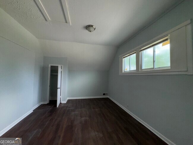 Building Photo - 1462 Lucile Ave SW