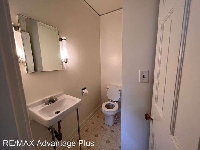 Building Photo - 3 br, 2.5 bath House - 2101 Peery Drive