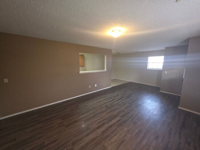 Building Photo - 1909 Cypress Pl