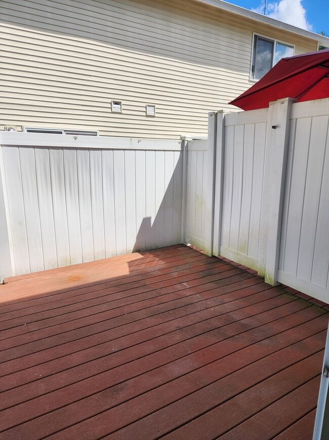 Building Photo - Beautiful 2 bed 2.5 bath Townhome Monroe $2545/mo