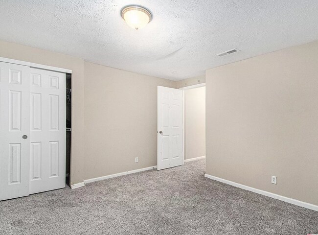 Building Photo - Spacious 4 Bedroom With Modern Comforts & ...