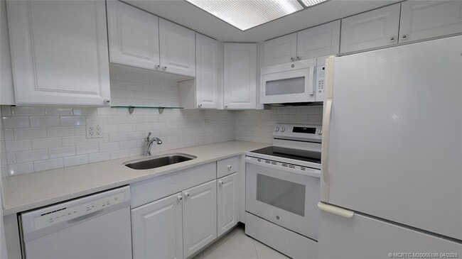 Building Photo - 2929 SE Ocean Blvd