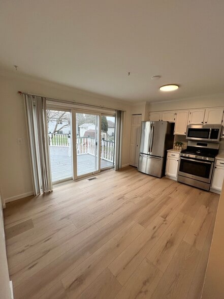 Building Photo - 666 Mariner Dr