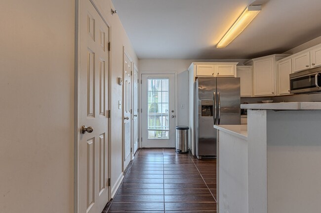 Building Photo - 2 bedroom near ETSU and JCMC
