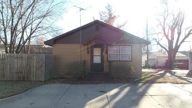 Primary Photo - Cozy North Riverside Home