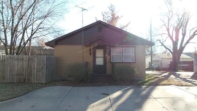 Building Photo - Cozy North Riverside Home