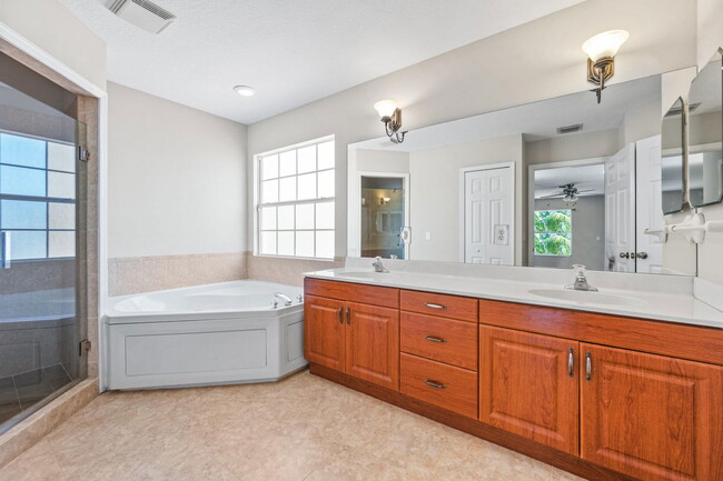 Building Photo - Larkspur Lane, Wellington, FL 33414 - 5 BR...