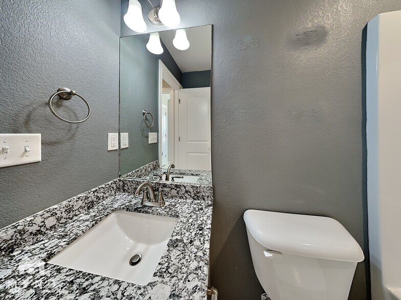 Building Photo - 480 Holly St