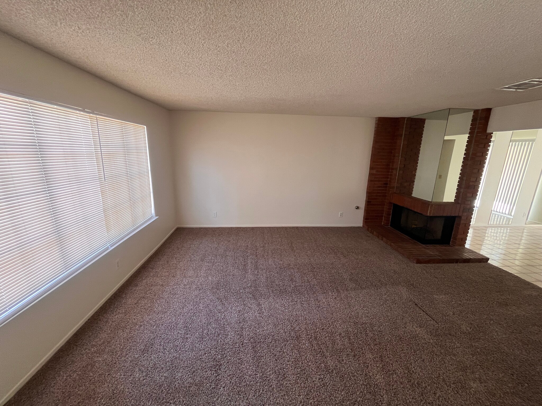 Building Photo - 2448 Pickwick Dr