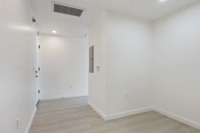 Building Photo - BRAND NEW CONSTRUCTION - Move-In Special 8...