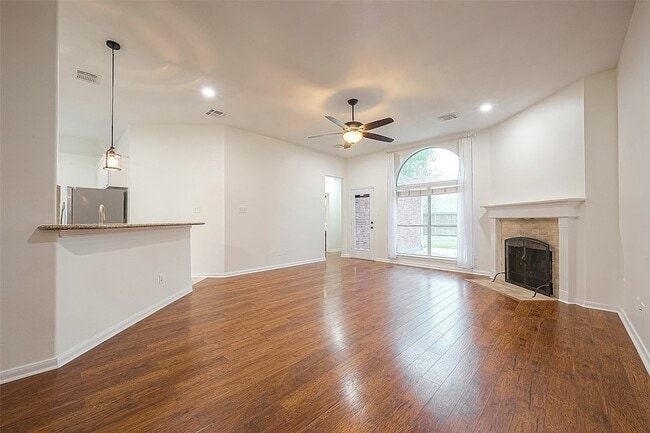 Building Photo - 23759 River Pl Dr