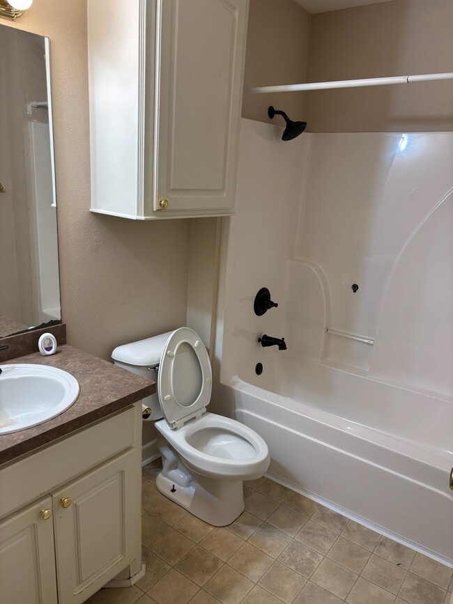 Building Photo - 237 Riverbend Dr