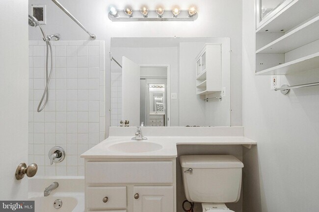 Building Photo - 1730 Arlington Blvd