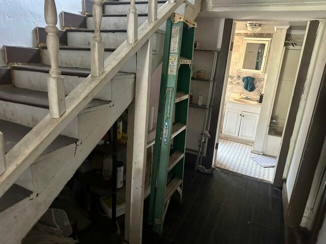 Building Photo - 82 E Hampton St