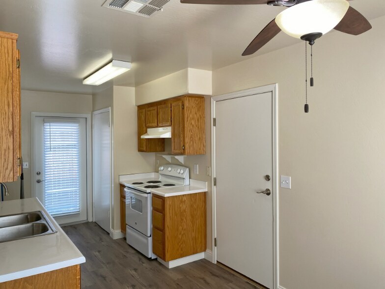 Building Photo - 725 Greenwood Meadow Ln