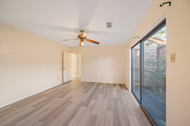 Building Photo - 4330 Willow Beach Dr