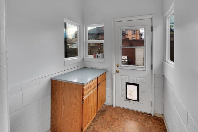 Building Photo - $2,080.95 - Charming 1 bed, 1 bath located in Denver with Bonus Flex Room!