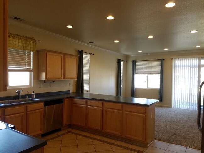 Building Photo - Spacious Single-Story Gem with 4 bedroom, 2 bathroom Near Damonte Ranch!