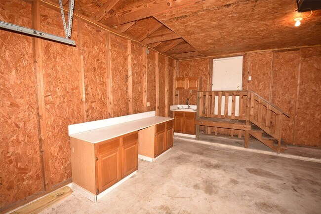 Building Photo - 10007 Elderberry Park Ln