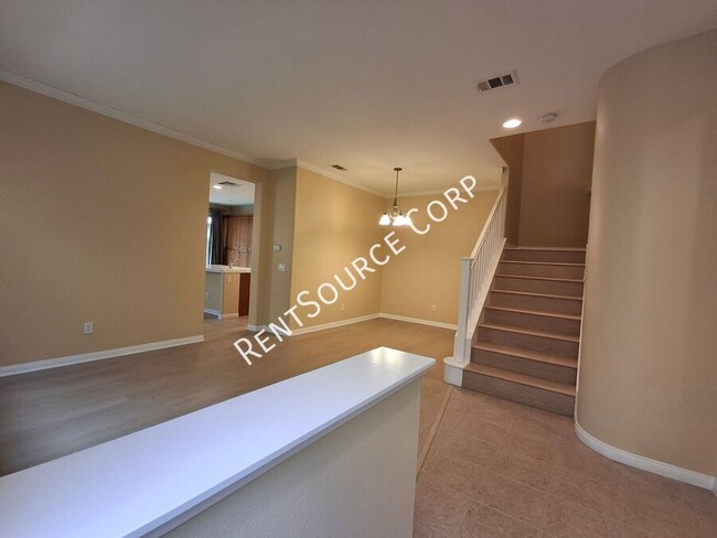 Building Photo - 3 Bedroom Townhome for Lease in Mariposa C...