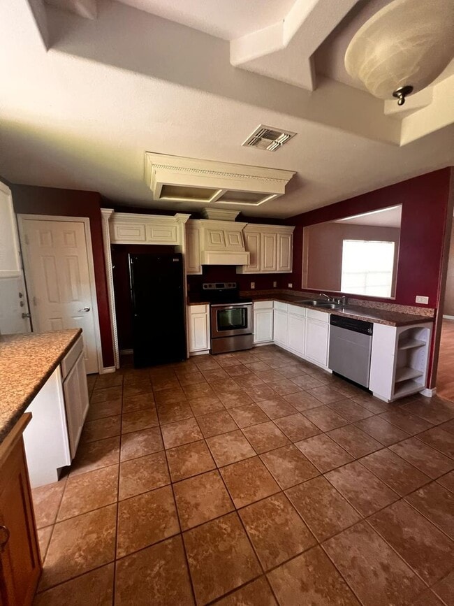 Building Photo - Large 3/2 Kingsville