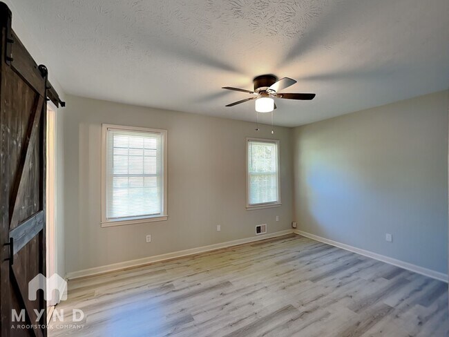 Building Photo - 944 Scoggins Rd