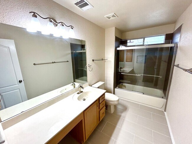 Building Photo - *MOVE IN SPECIAL* Beautiful 4-Bedroom Home Near UTSA & La Cantera! AVAILABLE NOW!