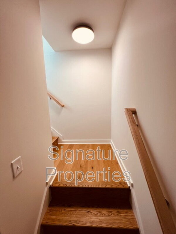 Building Photo - 712 High St