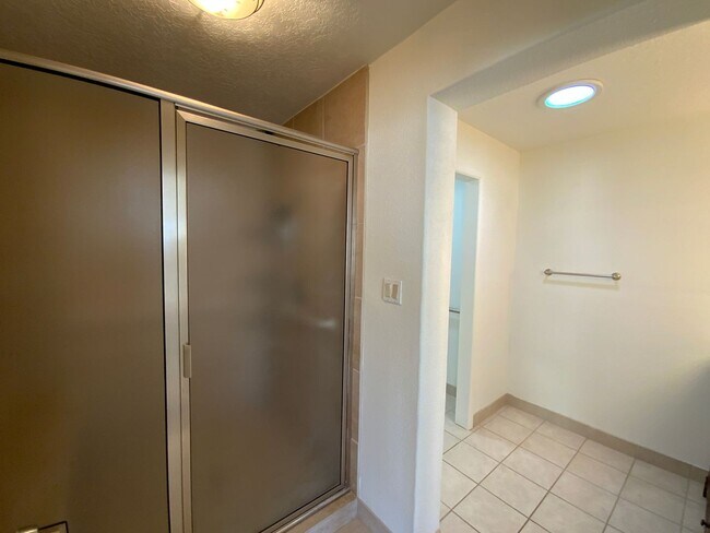 Building Photo - 3 Bedroom Single Story Home Available Near...