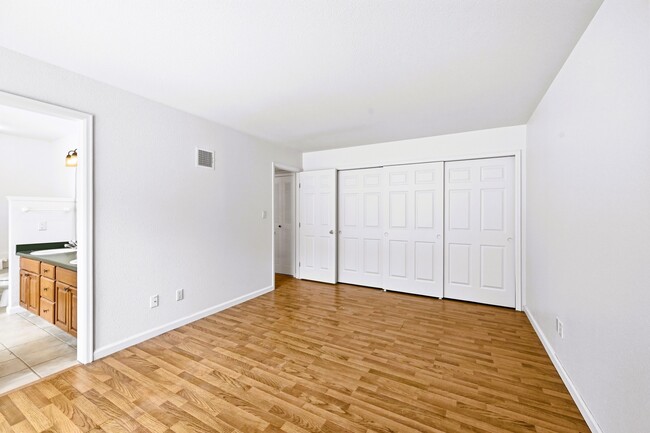 Building Photo - 23712 Pondview Pl