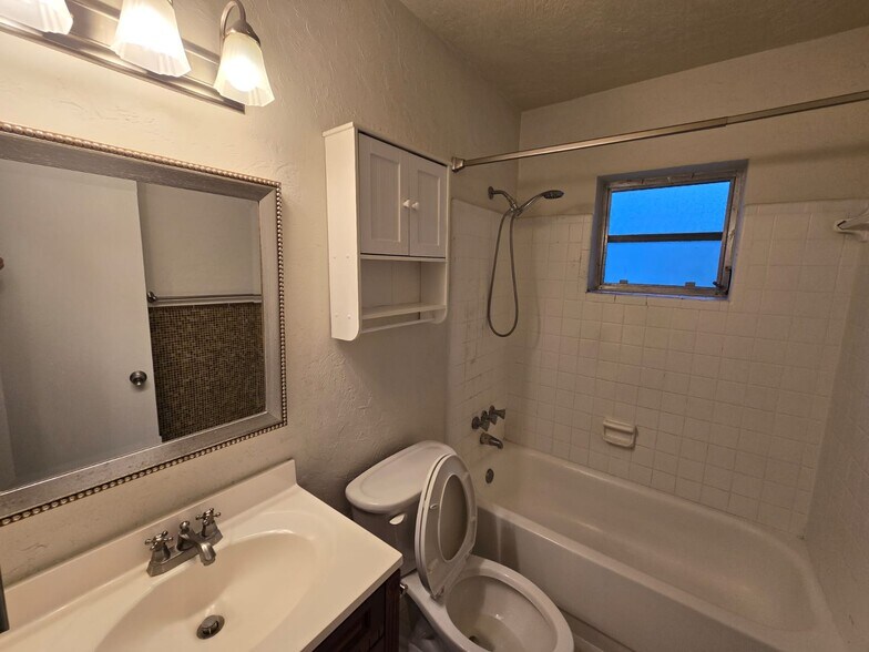 Building Photo - 1500 SW 1st St