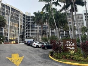 Building Photo - 200 Leslie Dr