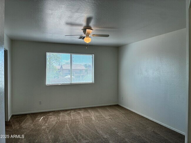 Building Photo - 25177 W Park Ave