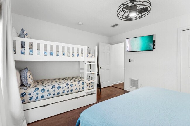 Building Photo - 4639 Paradise Isles