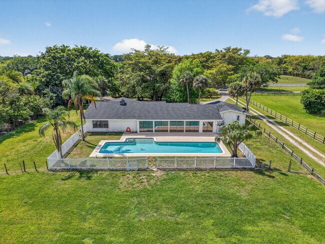 Building Photo - 10157 La Reina Rd