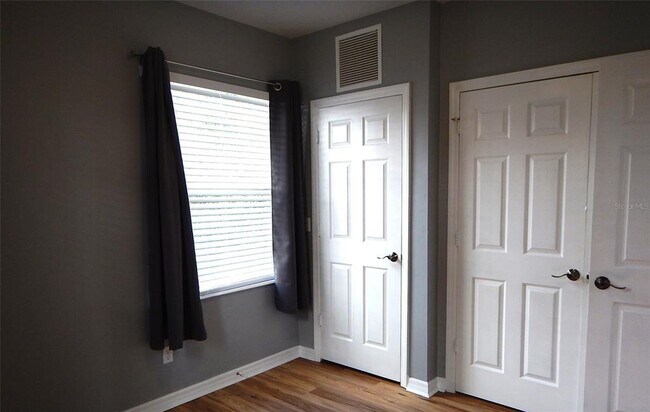 Building Photo - 1220 SW 1st Ave