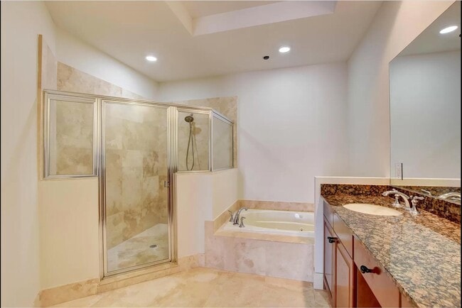 Building Photo - 545 NE 69th Cir