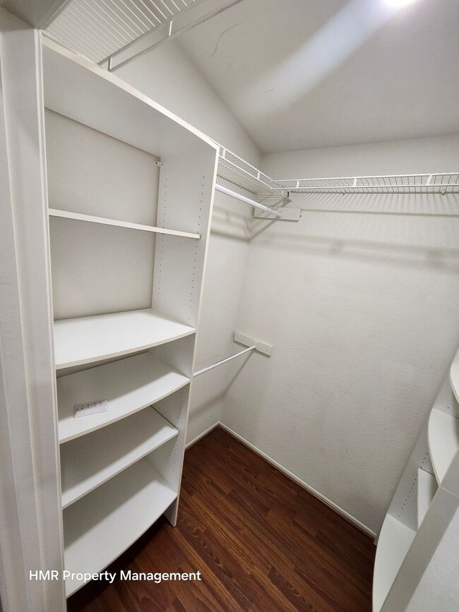 Building Photo - 2bed/2bath Condo near Victoria Gardens!