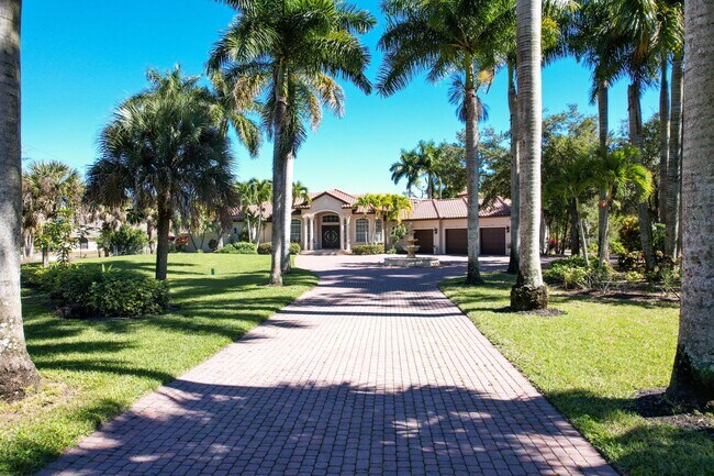 Building Photo - ** OAKES ESTATES ** 4 BED + DEN / 3.5 BATH...
