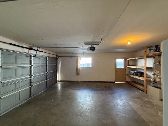 Building Photo - Temescal and Moonstar Duplex