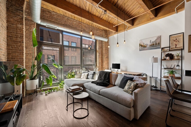 Building Photo - 1040 W Adams St