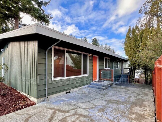 Building Photo - 908 Key St