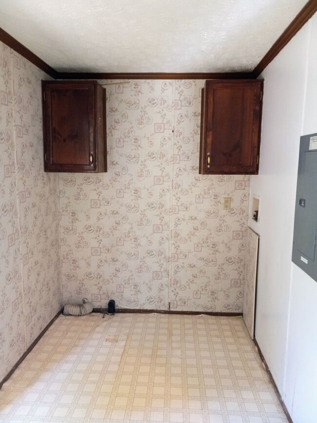 Building Photo - FOR RENT: Beautiful 3 Bed / 2 Bath Spaciou...