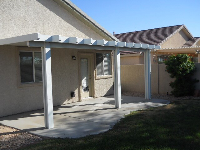 Building Photo - Wonderful Summerlin single story with gras...