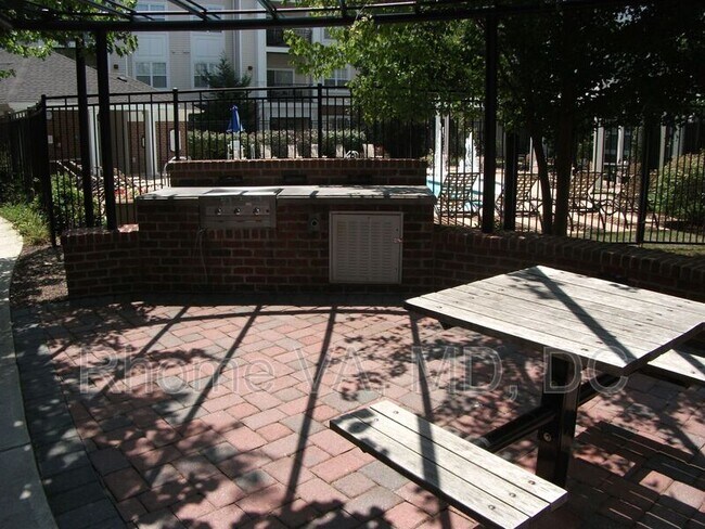 Building Photo - 12917 Centre Park Cir