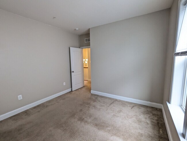 Building Photo - STUNNING Single Family Home in Brunswick C...