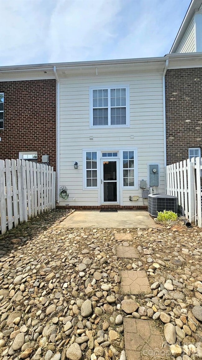 Building Photo - 1067 Writers Way