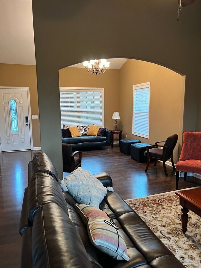 Building Photo - Charming 4BR House in Clarksville