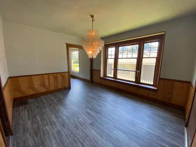 Building Photo - 1510 N Walnut St