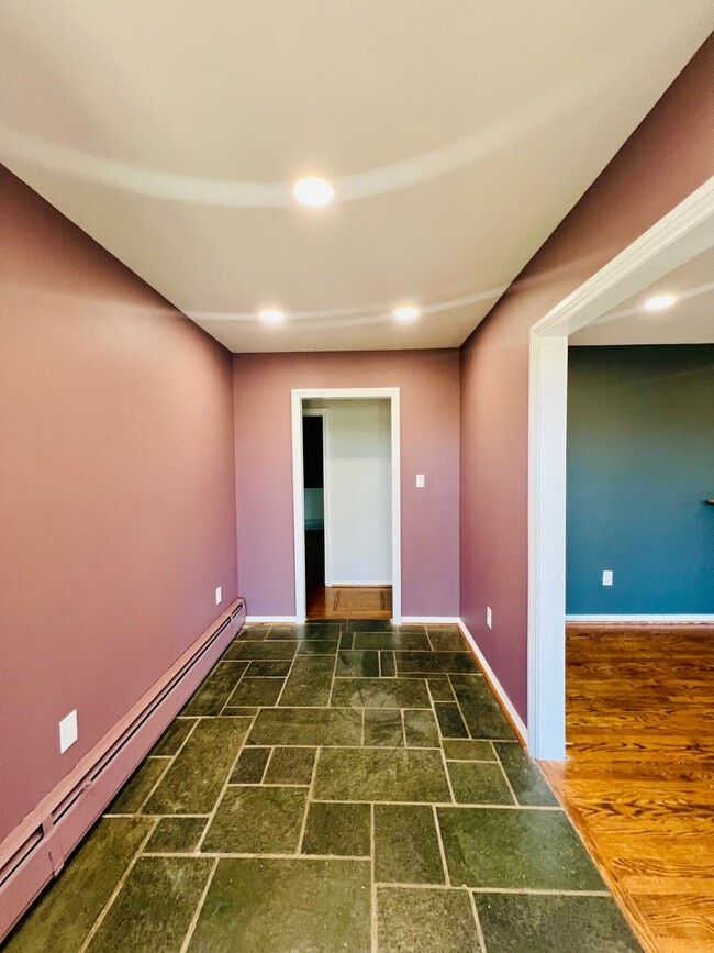 Building Photo - 3162 Stoneridge Rd SW